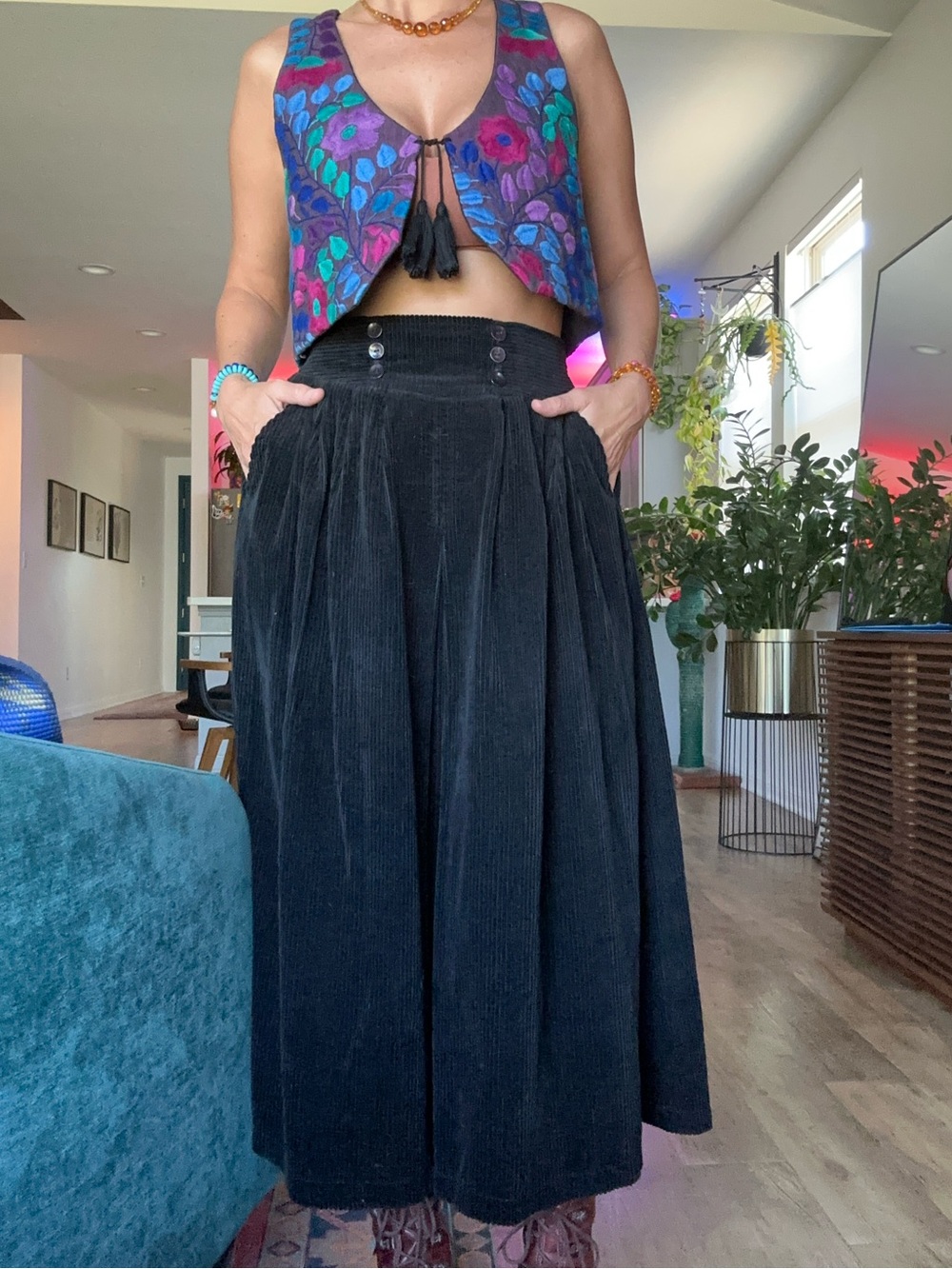 Black Corduroy High-Waist Pleated Skirt